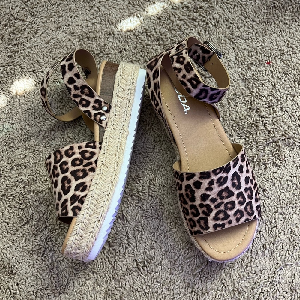 Cheetah print platform shoes size 7 1/2